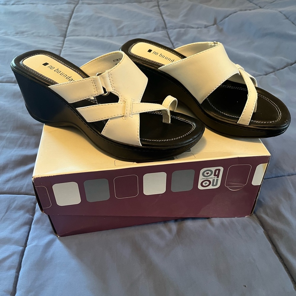 No Boundaries Women's Black and White Wedge Sandals